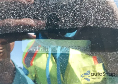 2009 Lincoln Town Car Signature Limited from USA, damaged, VIN 2LNHM82V09X633512